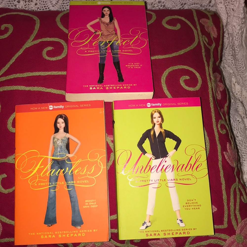 Pretty Little Liars Book Bundle 💕